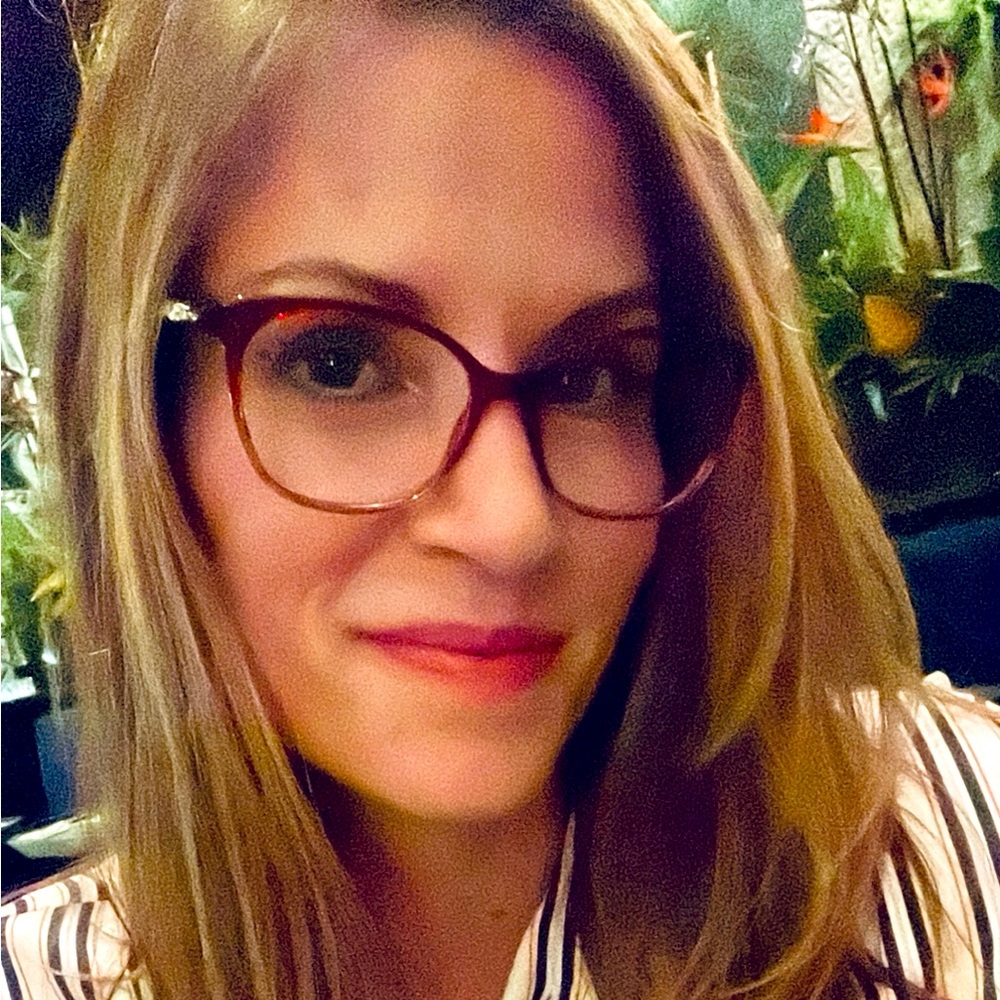 Meet your Posher, Lara